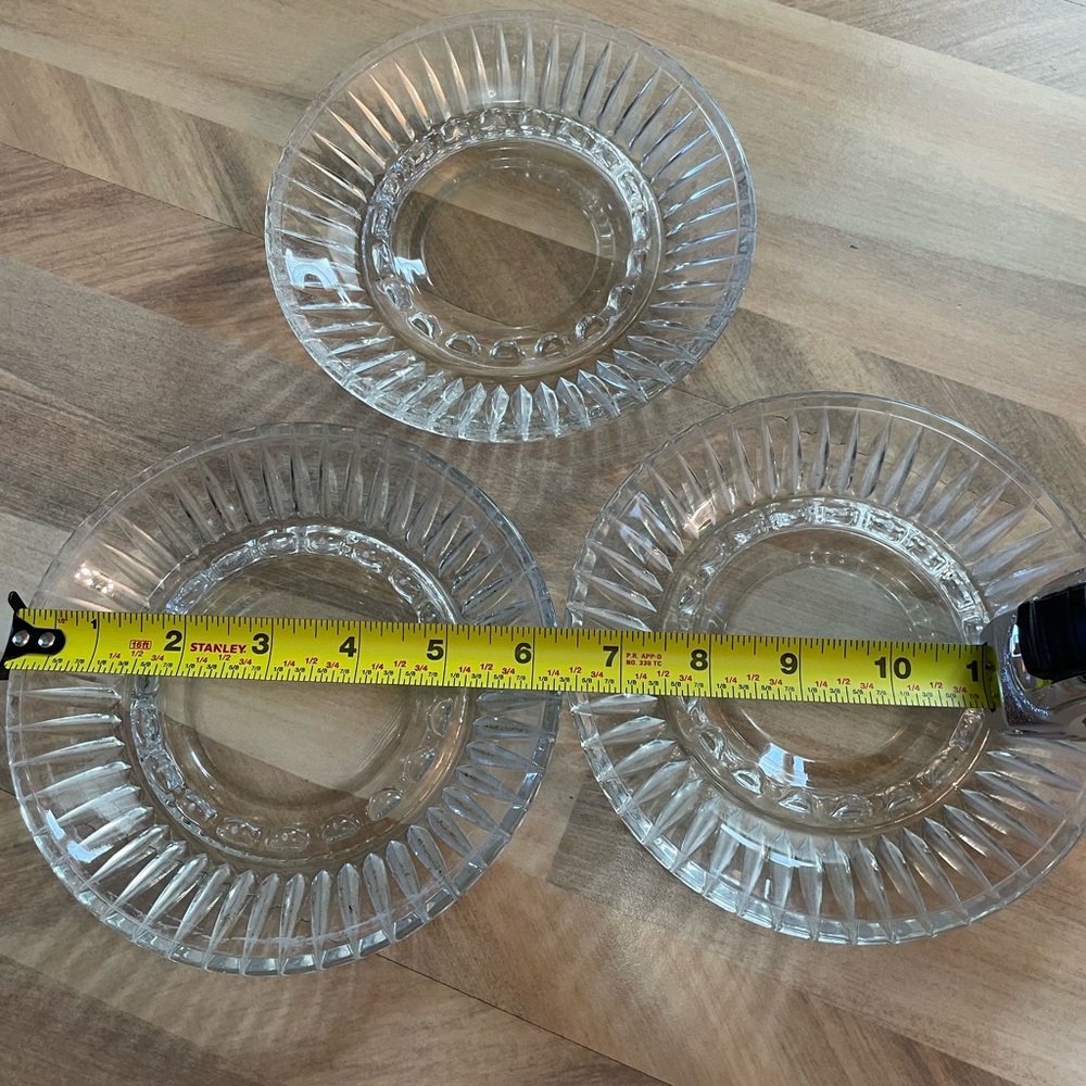 3 glass ashtrays